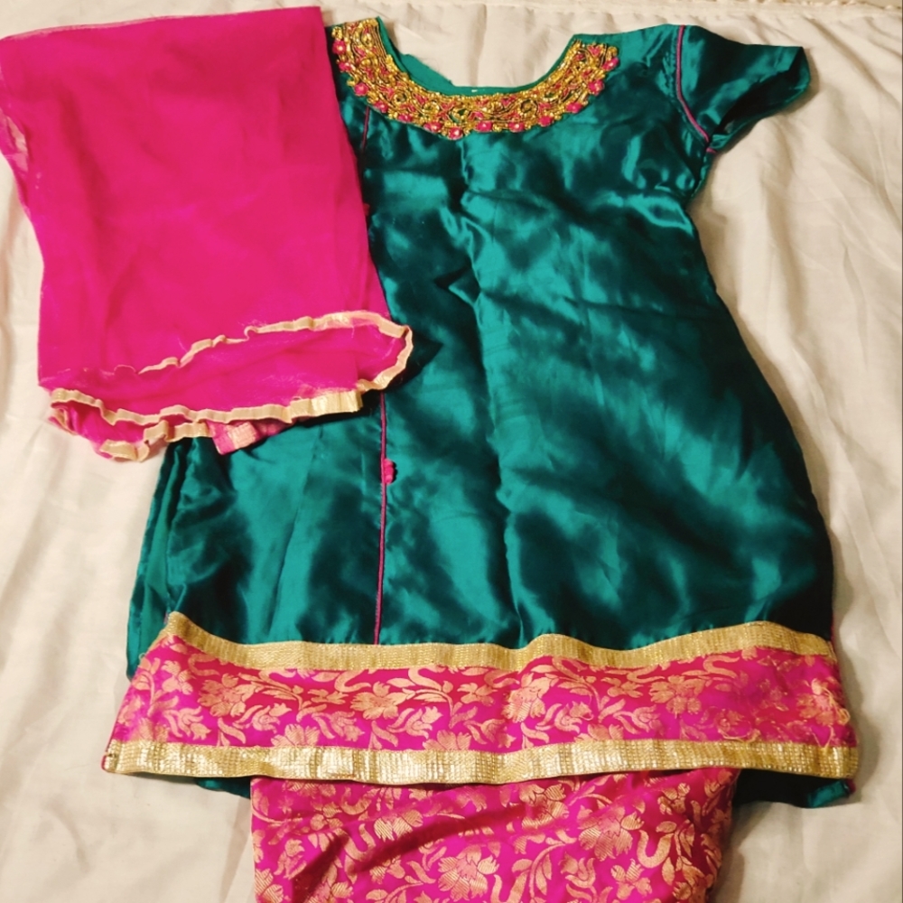 Silk suit - Picture 3 of 10